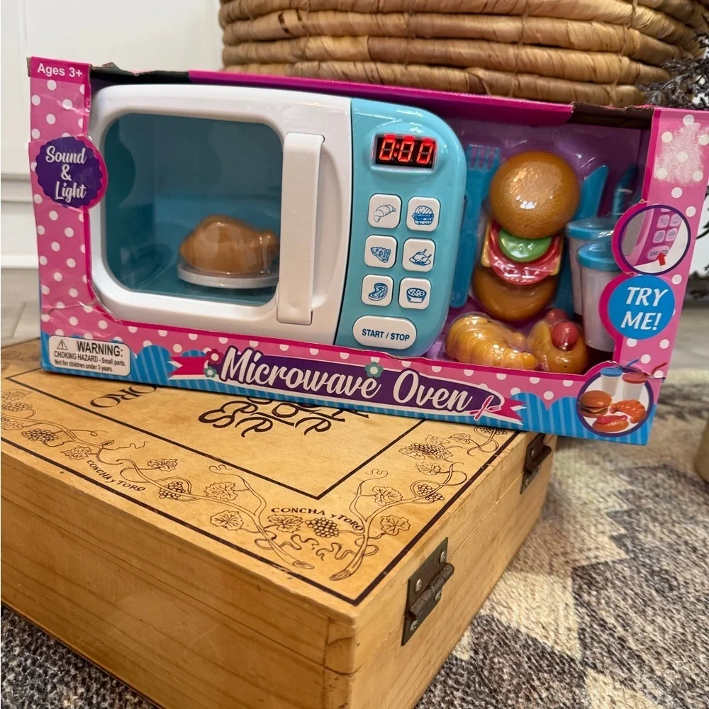 New Kids 18 Pc Electronic Microwave, Pretend Food & Utensils Kitchen Play Set